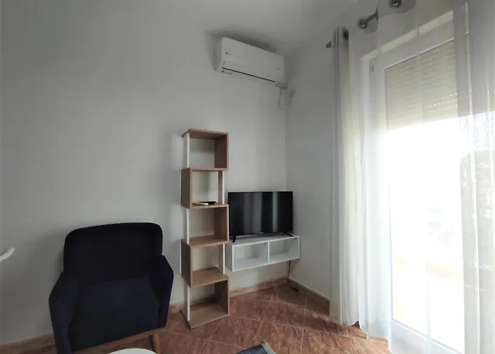 Joni\'S Small Condo