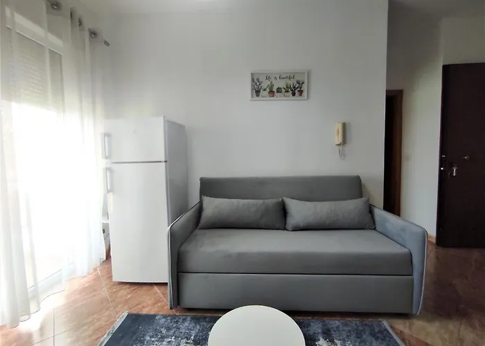 Joni\'S Small Condo