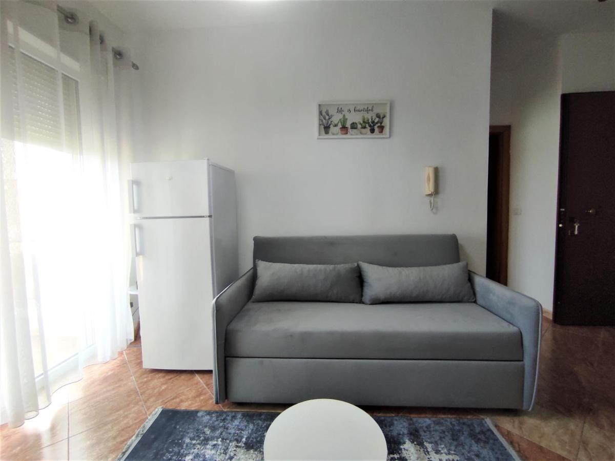 Joni's Small Apartment